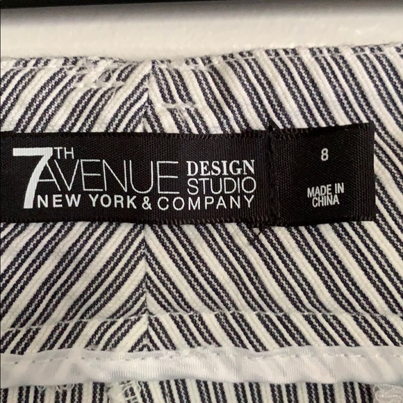 New York & Co Capri Trousers - Picture 2 of 5